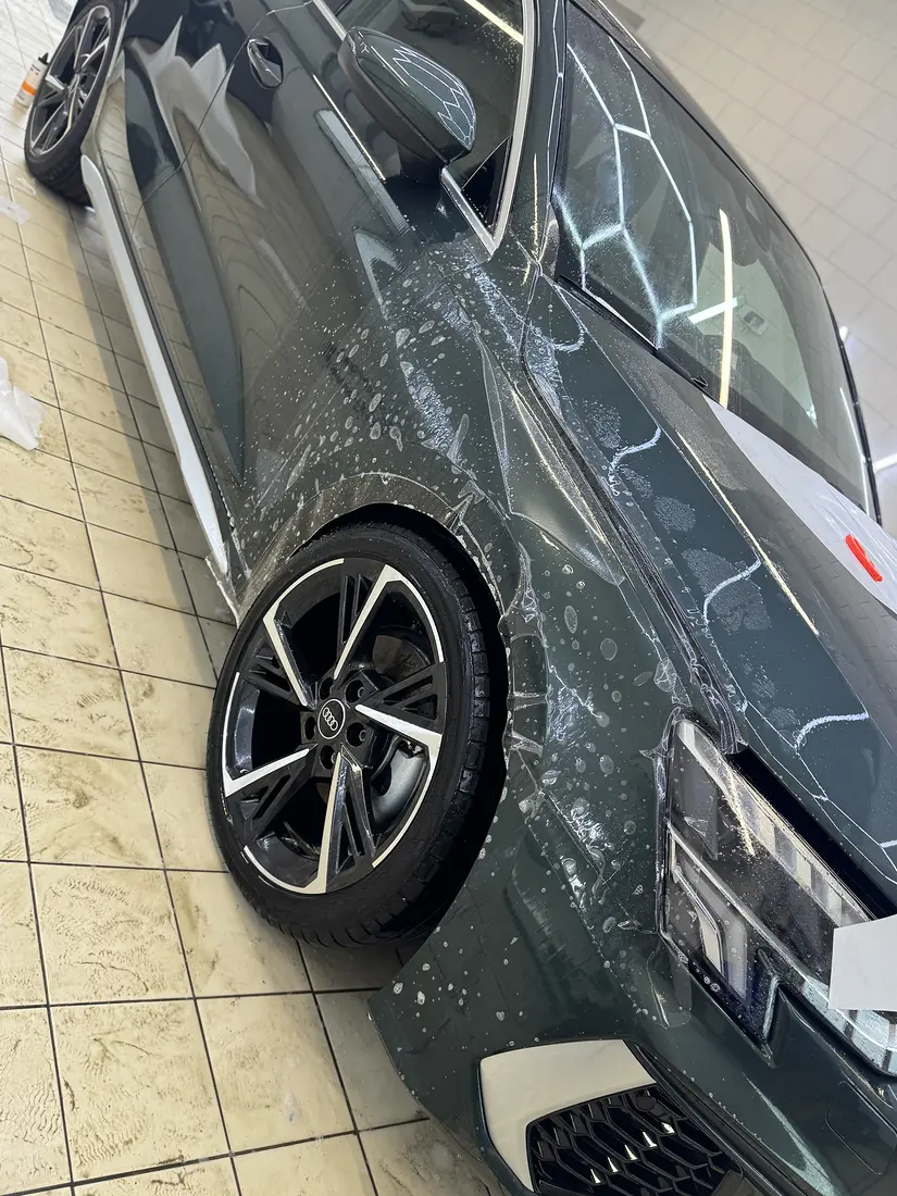 Audi Q8 с плёнкой