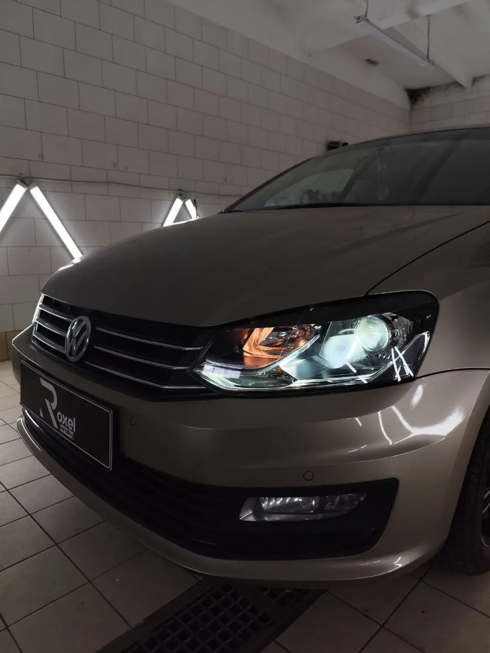Volkswagen Polo с билед-линзами
