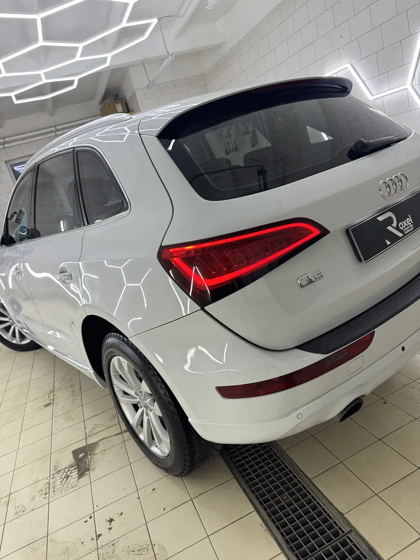 Белый Audi Q5 после полировки