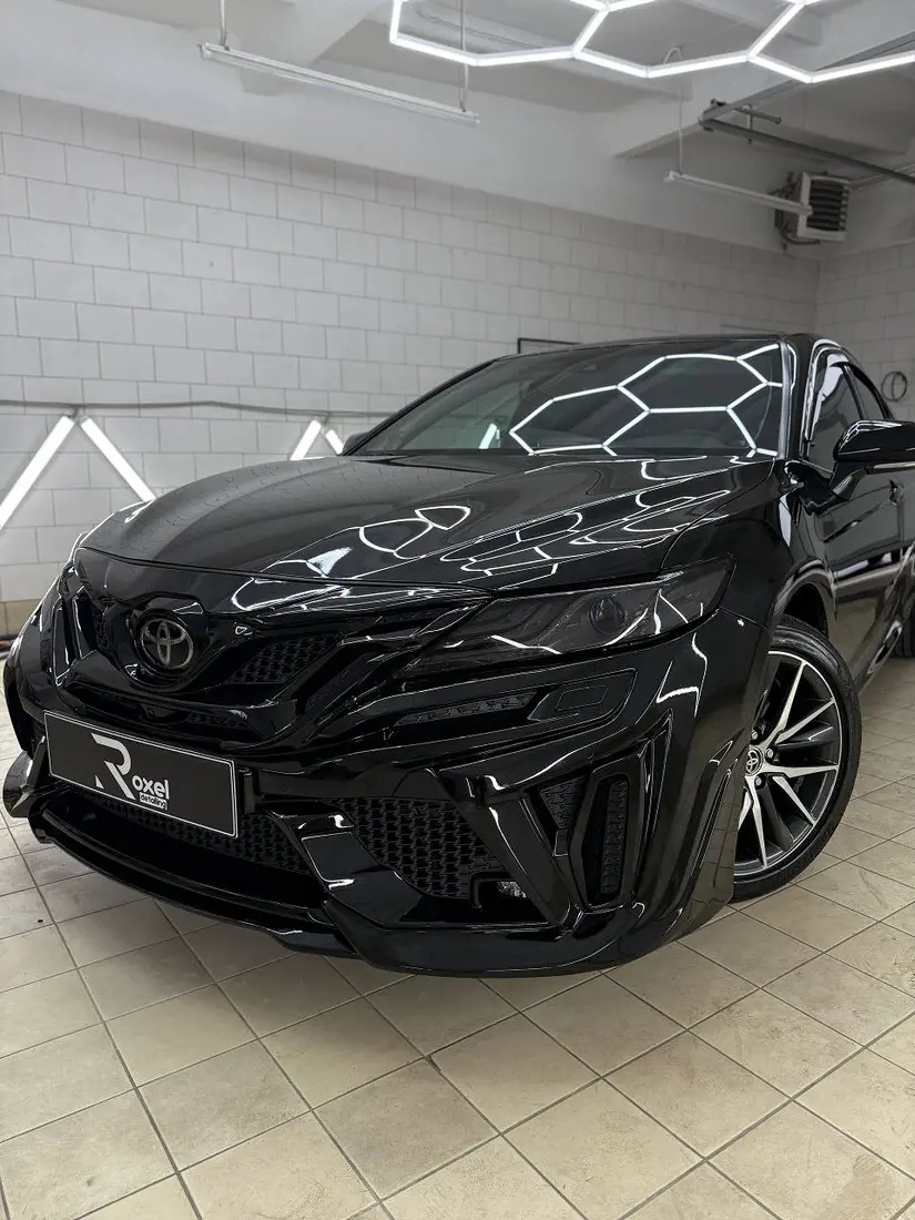 Чёрная Toyota Camry после полировки